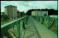 Puente de hierro sobre vias del tren